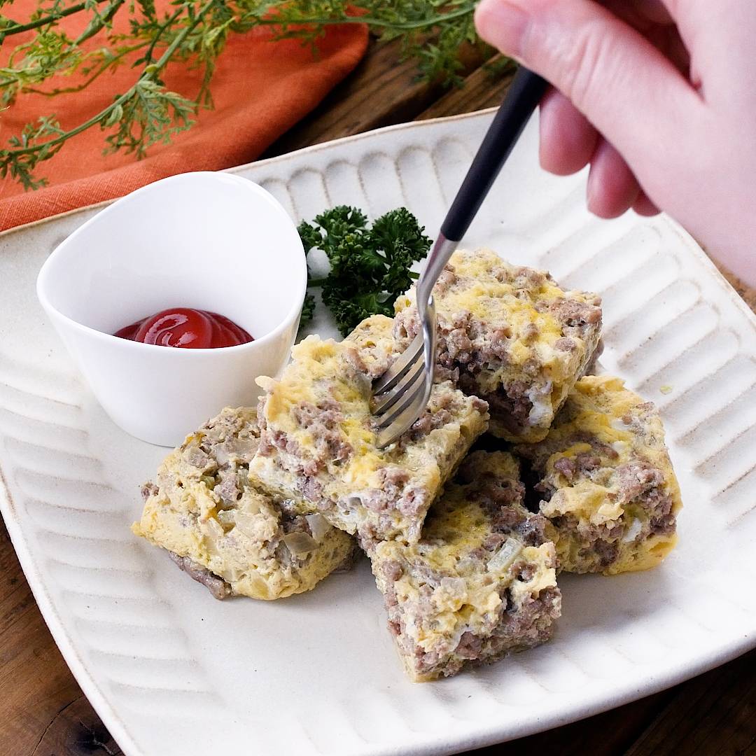 火を使わずに簡単♪ レンジで具だくさんオムレツ