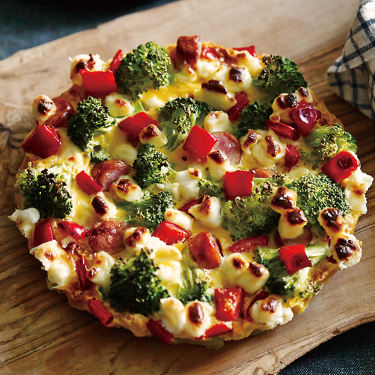 ベーコンとモッツァレラチーズを詰めたスペイン風オムレツ