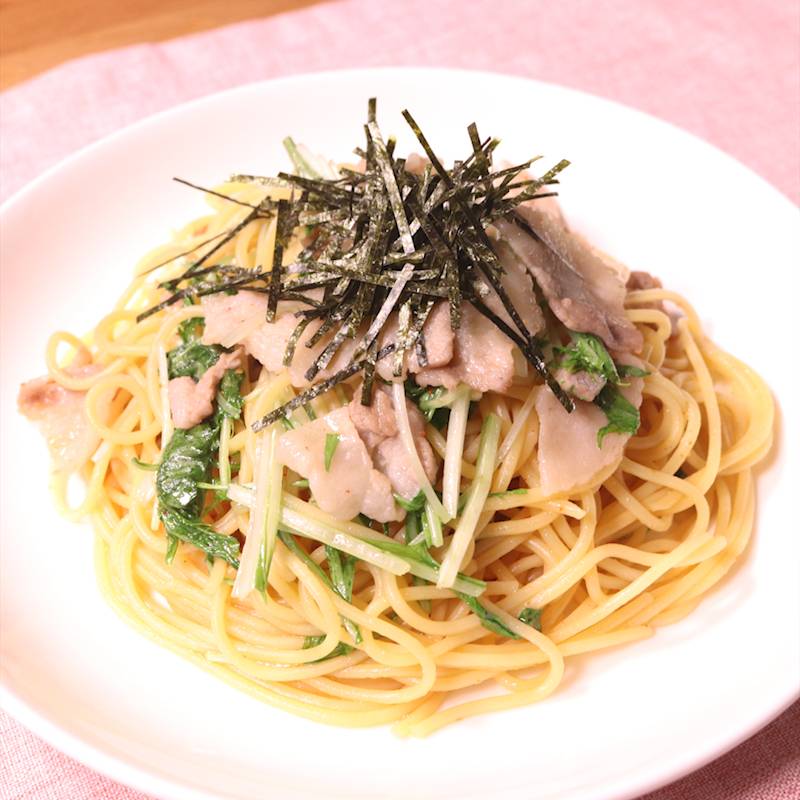 豚バラとナスと小松菜の ごま醤油ガーリックパスタ