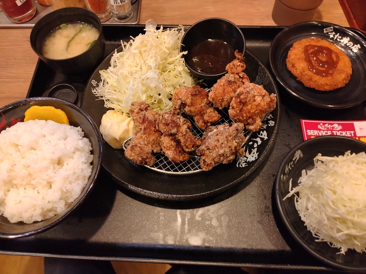 結果発表大変遅くなりましたが遂にメンチカツ丼の新しいネーミングが決定致しました！！ その名も 「ふくメンチ丼」です！！ 福井のふく、ふくしんのふくと メンチカツのメンチという意味が込められています！ そしてたくさんのコメントでのご応募、皆様大変ありがとう