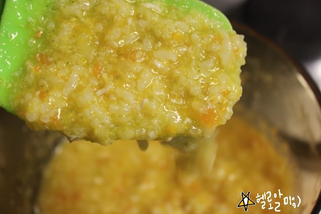 離乳食中期のかぼちゃレシピ3つ⁡ --------------------------- かぼちゃを使った離乳食中期向けのレシピです♪今回ご紹介するのは ①かぼちゃとブロッコリーの白和え ②かぼちゃのミルクパンがゆ ③かぼちゃのヨーグルト和え の3つ！ 優しい甘みがおいしいかぼちゃは