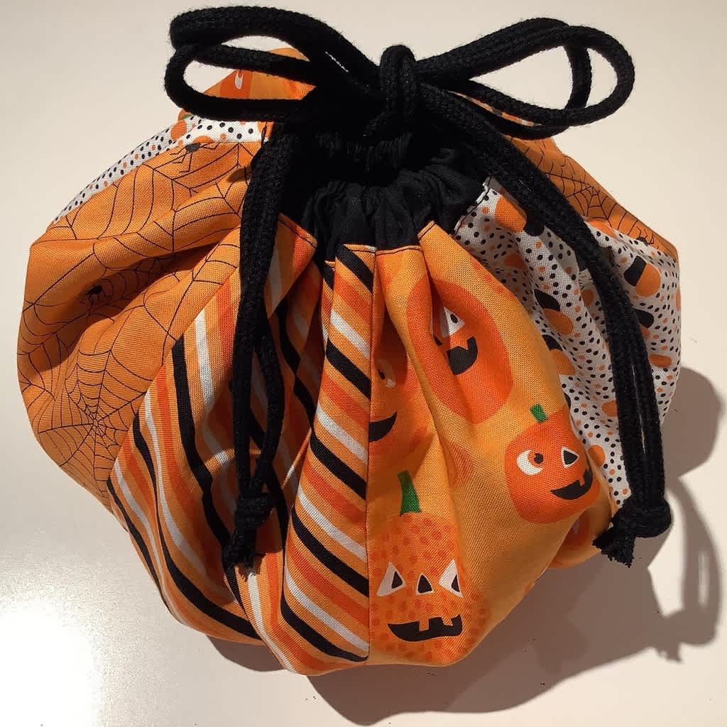100均DIY かぼちゃとおばけのマチ付き巾着袋 お菓子入れ・小物入れ の作り方ダイソー購入品で ハロウィン How to make apumpkin and ghost candy case