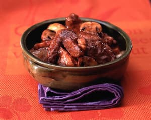 鶏肉の赤ワイン煮