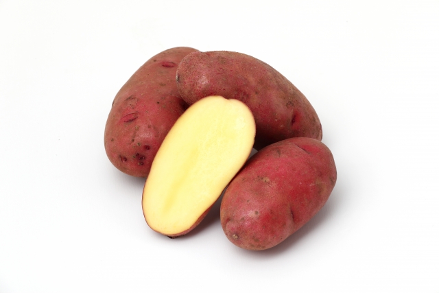 ガーリックが香る♪ 赤いじゃがいもと鶏手羽のソテ