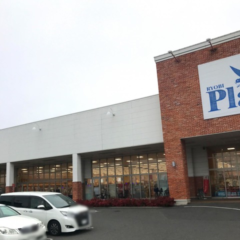 幸福食堂 藤田のリョービプラッツ内のフードコート 醤油ラーメンを食べました。 スープは濃い目の味で、見た目から予想した味と全く異なり、初めての味？次は味噌を