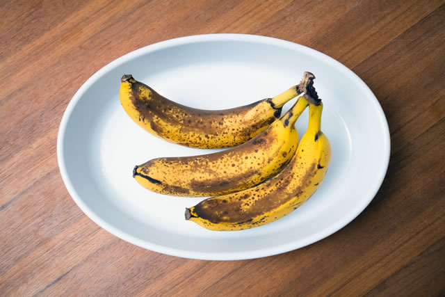 バナナに白いカビが生えても食べられる？見分け方や対処法は？正しい保存法も紹介！ ちそう