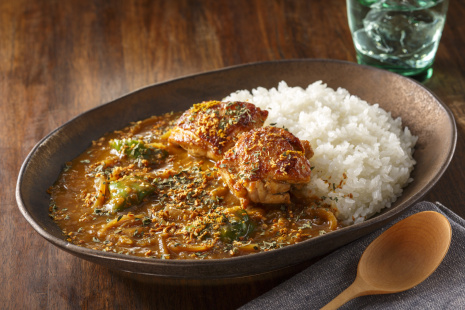 あなたのスパイスカレー人生はここから始まる？カレー職人が伝授する基本のスパイスチキンカレー3選 - 料理王国