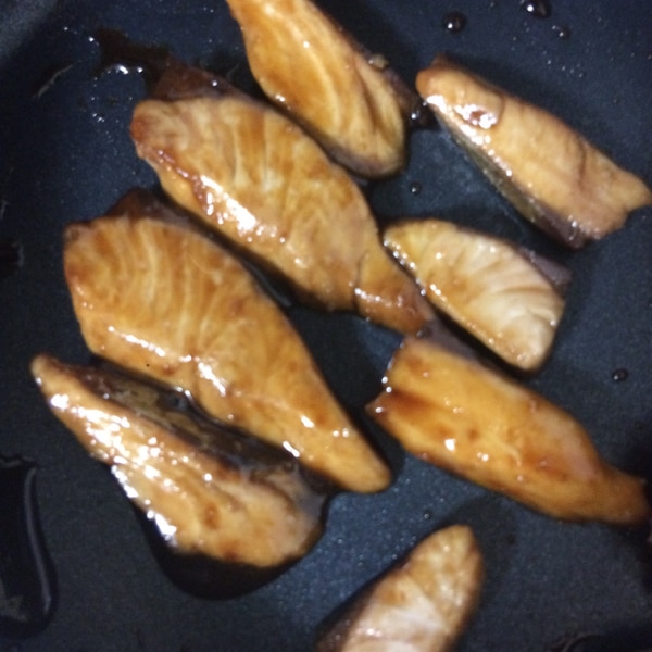 残った刺身やスーパーの見切り品で作る、ニンニク醤油漬けの海鮮丼オリーブノート公式 - カラダに美味しい、オイルのノート