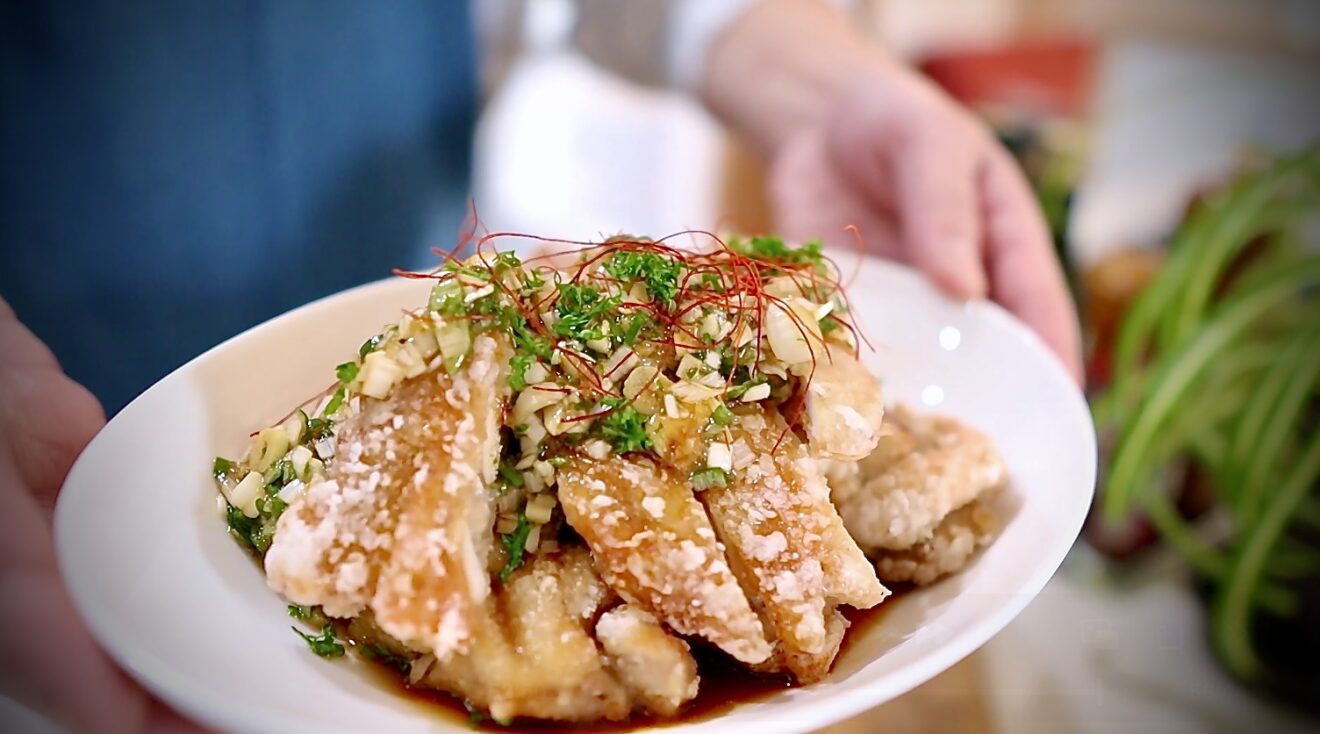 ザックザクの衣がすごい 油淋鶏 抜群のネギだれと合わせる魅力料理人ジョージログ