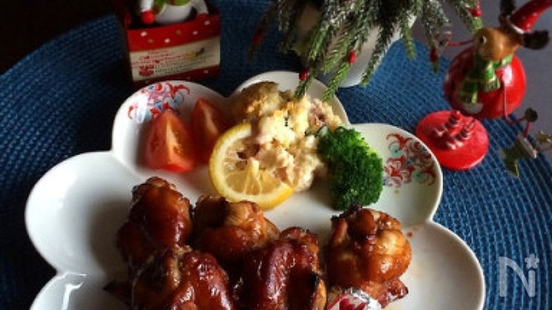 気づいたらもうクリスマス🎅🏻🎄꙳⋆✳︎ ⁡ ⁡ ①手羽元ローストチキン🍗 ②ポテサラリース🥗 ③トナカイチキンライス🦌④簡単スコップケーキ🍰 ⁡ ⁡ やばい、クリスマスのごはん何も考えてない！！ っていう人でもきっとこのメニューならお昼までに間に合う🙆🏻‍♀️笑