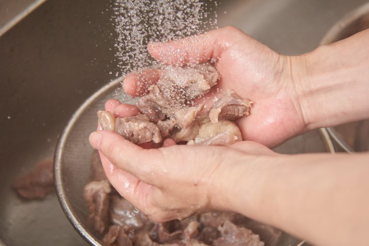 おでんの牛すじの下処理