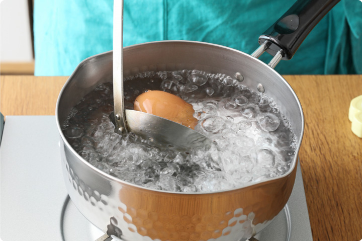 ゆで卵は水からゆでる？お湯からゆでる？」栄養士が正しいゆで卵の作り方を徹底解説！ 栄養士食堂- エキスパート - Yahoo!ニュース