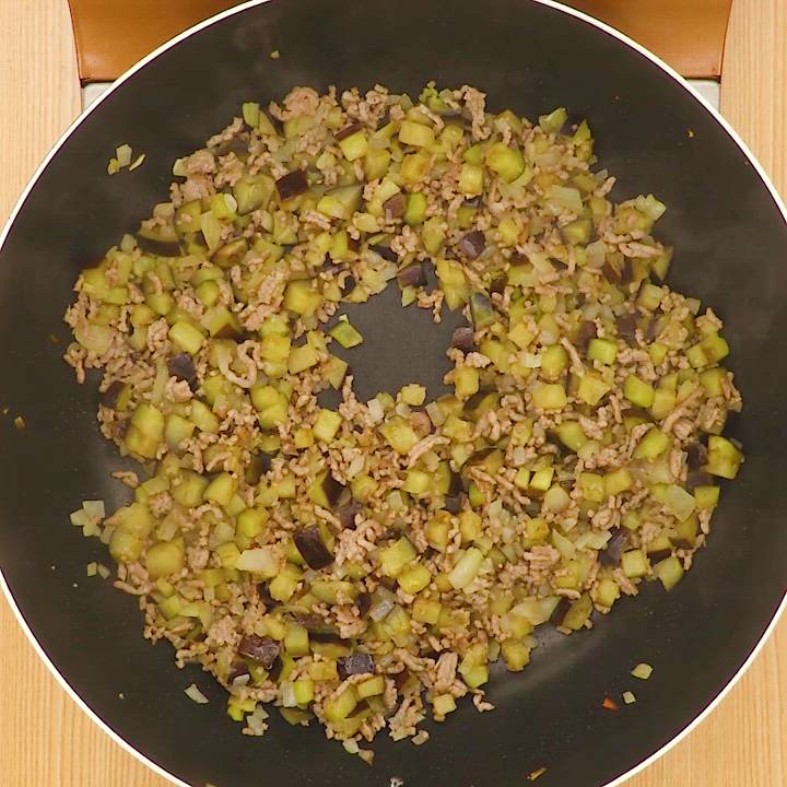 ごろっとナスのボロネーゼ丼