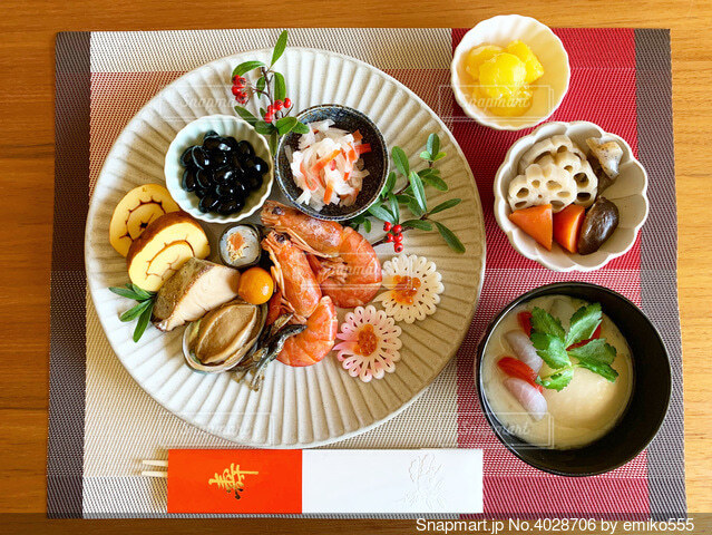 ワンプレートおせちがかわいい!盛り付けがおしゃれに決まるお皿の選び方おうちごはん