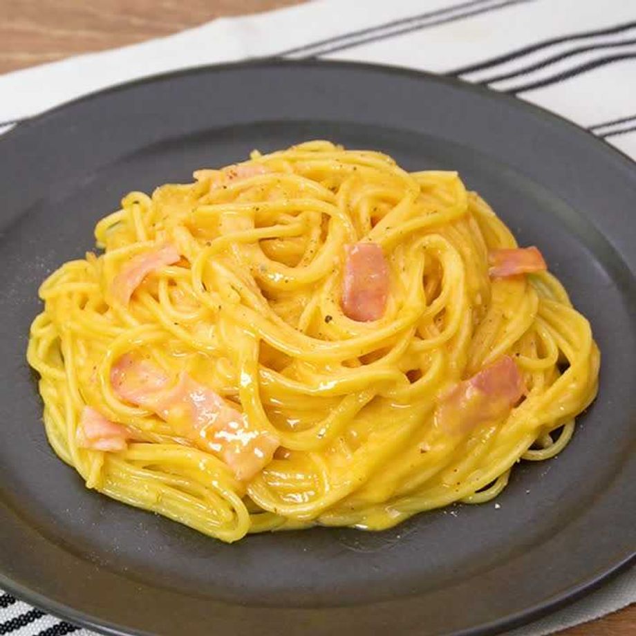 次はえのきなーらやろうかな🤔✨, 厚揚げカルボナーラ,使用食材 , 厚揚げ→2枚, ニンニク→1欠片, ソーセージ→5本,調味料 ,オリーブオイル, 卵→1個, 粉チーズ→大さじ2, 牛乳→大さじ3, 塩→小さじ1, 胡椒→お好み, ほんだし→小さじ1, 青のり,おつまみレシピ酒のあて ニンニクレシピ ワインに合う カルボナーラ 厚揚げレシピ ゆるめし店長