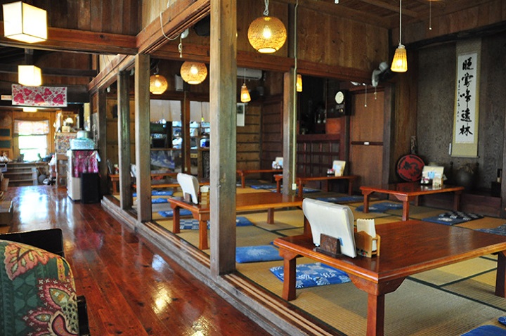 文化財の古民家でいただく沖縄そば。那覇市首里にある「しむじょう」よみもの沖縄CLIPあなたの沖縄 旅を豊かにする体験予約サイト・観光情報メディア