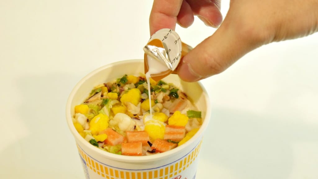 禁断のカップ麺アレンジ「カップヌードル ソルトオフに塩を足すと圧倒的にウマい」Infoseekニュース