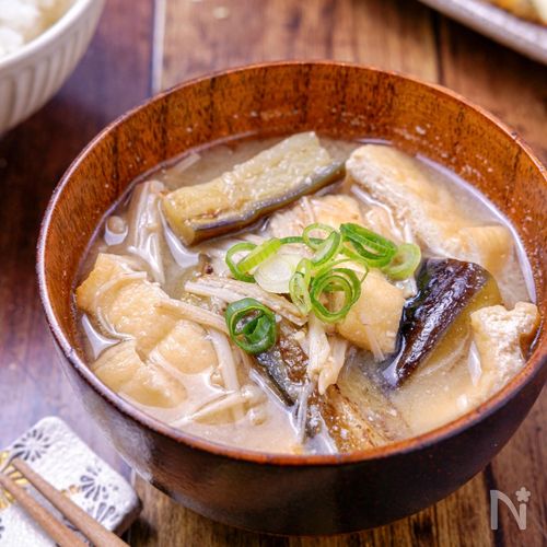 なすと油揚げのおみそ汁」レシピ色落ちを防いでおいしく仕上げるコツも！季節の食材のHOW TOアマノフーズ公式ブランドサイト