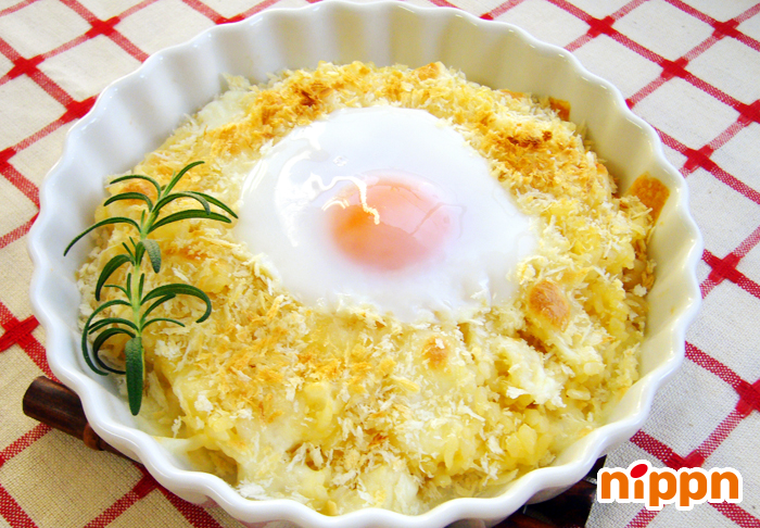 ソースをかけて焼くだけ！ 簡単カルボナーラドリア