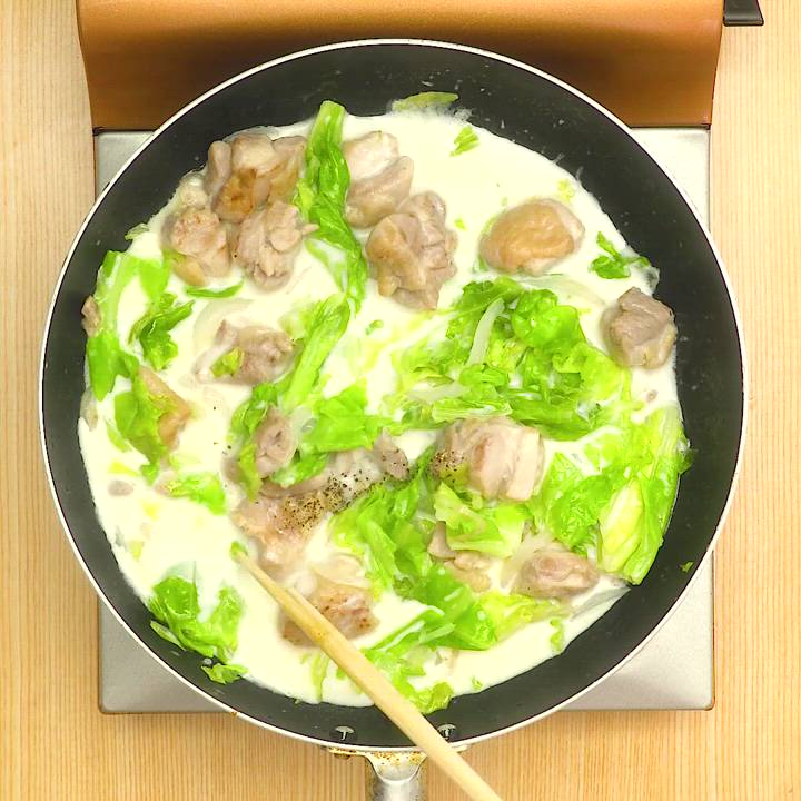 チキンとキャベツのトマトクリーム煮