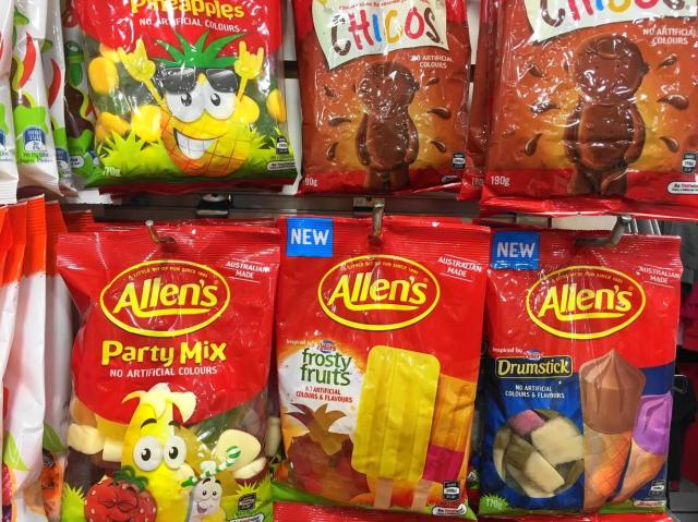 検証 「好きな日本人は見たことが無い」というアメリカのお菓子『Twizzlers トゥイズラー 』を11人で食べてみた！ロケットニュース24