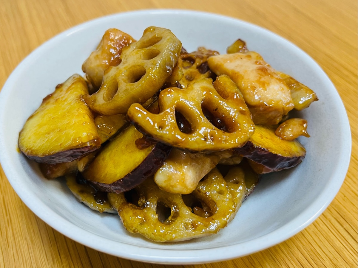 今日のお弁当デリ風のっけ弁 カキフライのお弁当 ってイチゴの方が立派だけどね笑 寒い季節のイチゴはホントに甘〰〰い自分弁当女子弁当obento