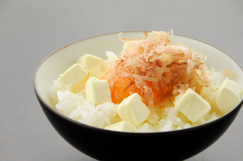 6Pチーズで炊き込みごはんを炊く松岡