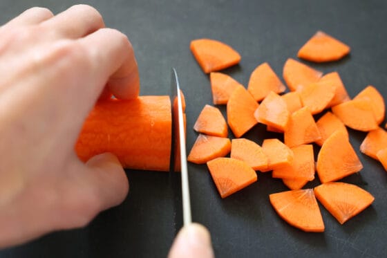 人参の千切りを解説！同じ千切りでも切り方次第で食感が変わる！食・料理オリーブオイルをひとまわし