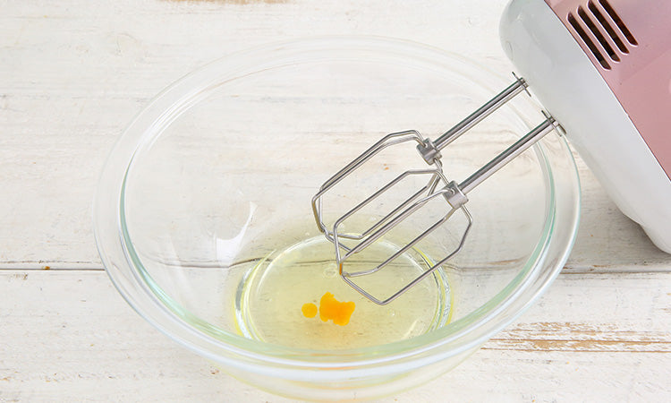 メレンゲを泡立て器だけで60秒で作る方法 ハンドミキサー不要!