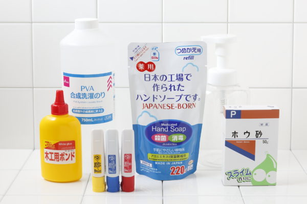 ☁️ふわふわスライム作り☁️, こどもの大好きなふわふわを, ご家庭でもお手軽に作れます。, 作る工程もお子様と一緒に楽しめますよ👍, ※材料※,・ホウ砂 ほうしゃ , ドラッグストアで入手可能, ¥300程度, お水 又はお湯 60ml〜100mlほど 大さじ5〜6杯ぐらい に,ホウ砂小さじ1杯を溶かす, 適当で大丈夫👌, ・洗濯のり, 100均などで「PVA」と表示あるもの,