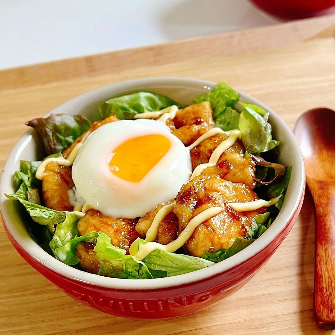 鶏むね肉とレタスを重ねて蒸し焼きにするだけ！ヘルシーでおいしい「鶏むね肉とレタスの蒸ししゃぶ」