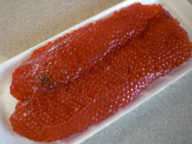 魚のプロ直伝 簡単いくらの醤油漬けレシピ。失敗しない生筋子 鮭の卵 のほぐし方を解説！三越伊勢丹の食メディアFOODIE フーディー