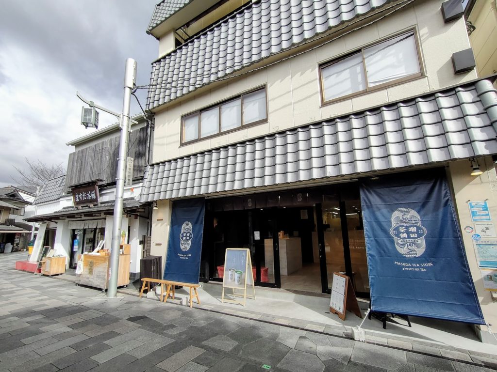 宇治市 抹茶づくしの究極ランチ!全部緑の抹茶カレーうどんに驚き 伊藤久右衛門JR宇治駅前茶房MIZUHO.WORK- エキスパート -Yahoo!ニュース