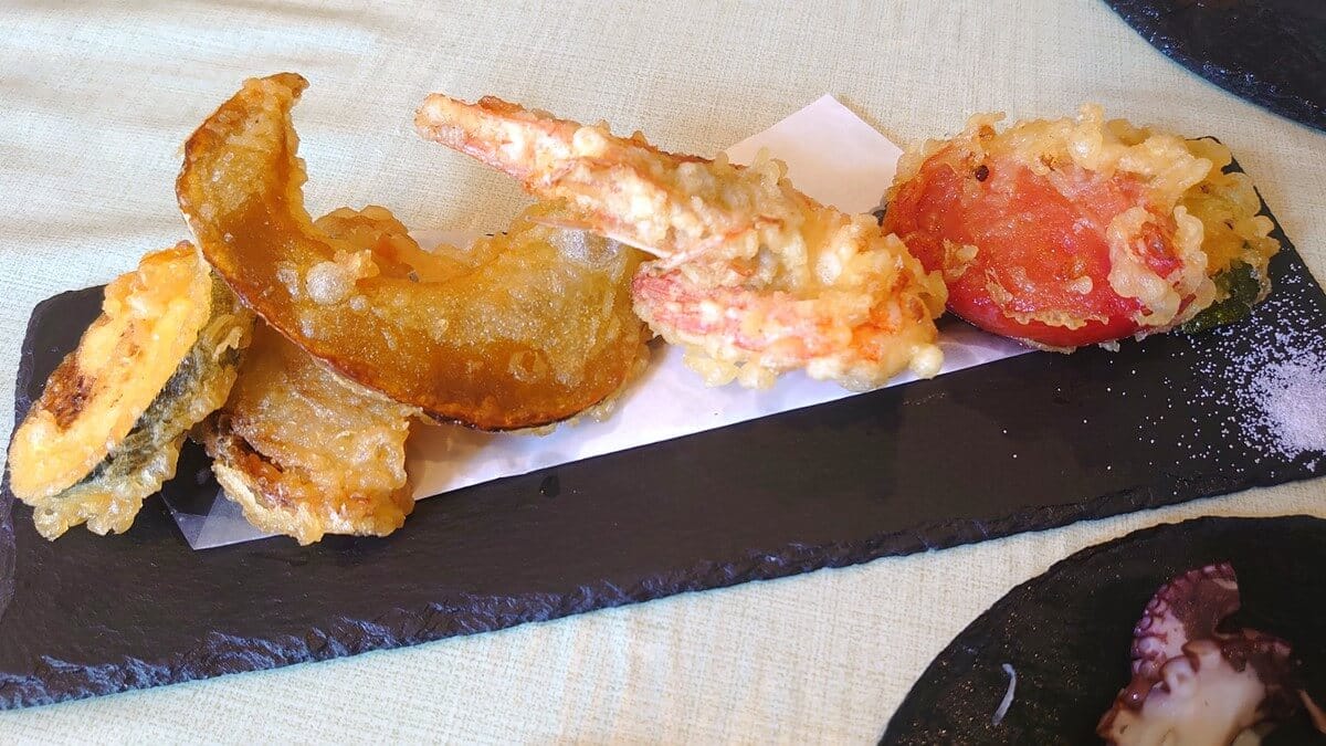 □ 店名 スマイルキッチン □ 定休日 日曜日 □ 営業時間 ランチ：11:00〜14:00 ディナー：18:00〜21:00 📮 住所 福岡県福岡市早良区有田5丁目26-2□ 料金 ランチ 〜1,000円前後 ディナー 〜1,500円前後 ⸻ 福岡市早良区有田にある洋食＆和食のお店「スマイルキッチン