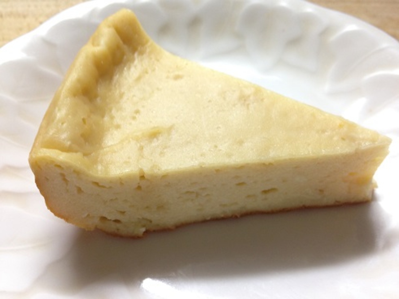 簡単チーズケーキ🧀@infeel_taikiさんの投稿をお借りしました 炊飯器チーズケーキレシピプレーンヨーグルト 400g ホットケーキミックス150g さとう 大さじ4 はちみつ 大さじ4 たまご2個 オリーブオイル 大さじ1 普通炊き2回して✨ 冷蔵庫で冷やして完成