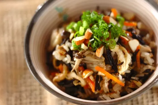 冷凍 日清の沖縄炊き込みご飯風じゅーしー」 3月1日発売ニュースリリース日清食品グループ