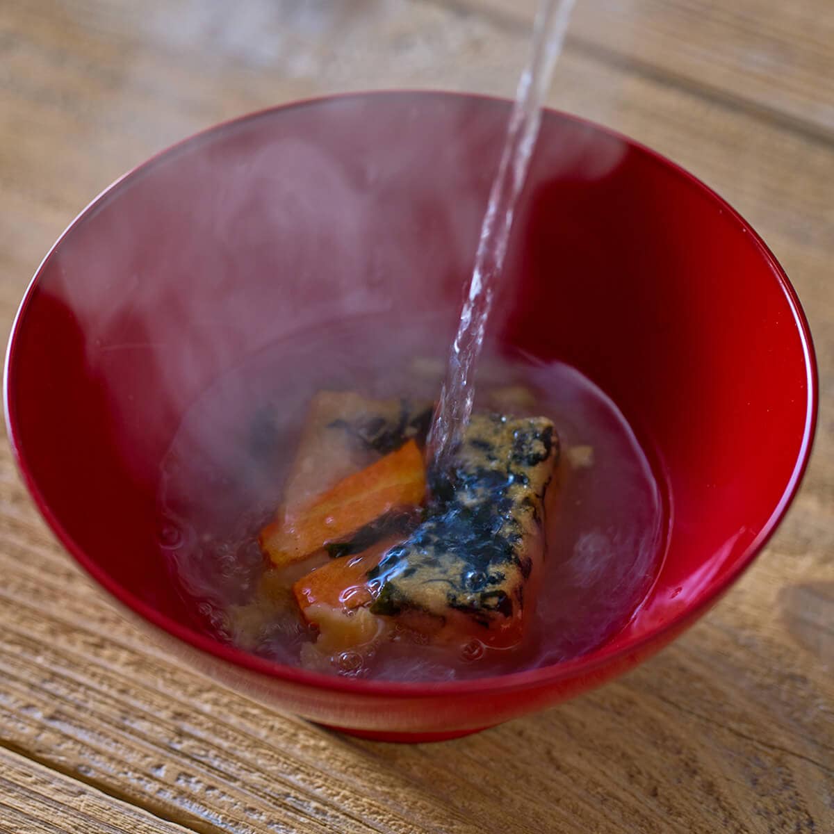 赤味噌と白味噌で美味しさ倍増！しめじと豆腐お味噌汁