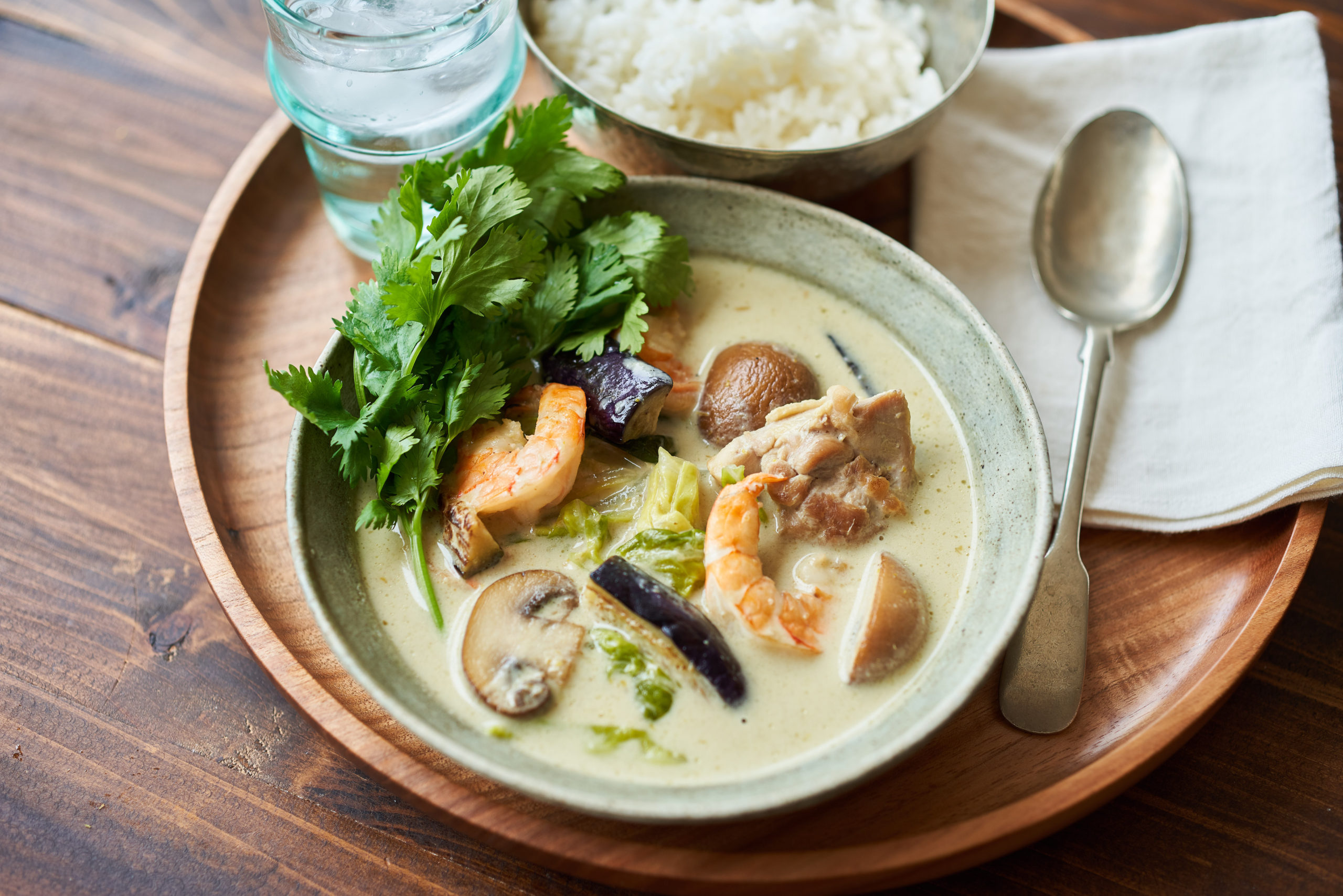 本場タイでのグリーンカレーの食べ方とは？美味しいアレンジレシピやレトルト商品も紹介！ - COCORO FARM VILLAGE