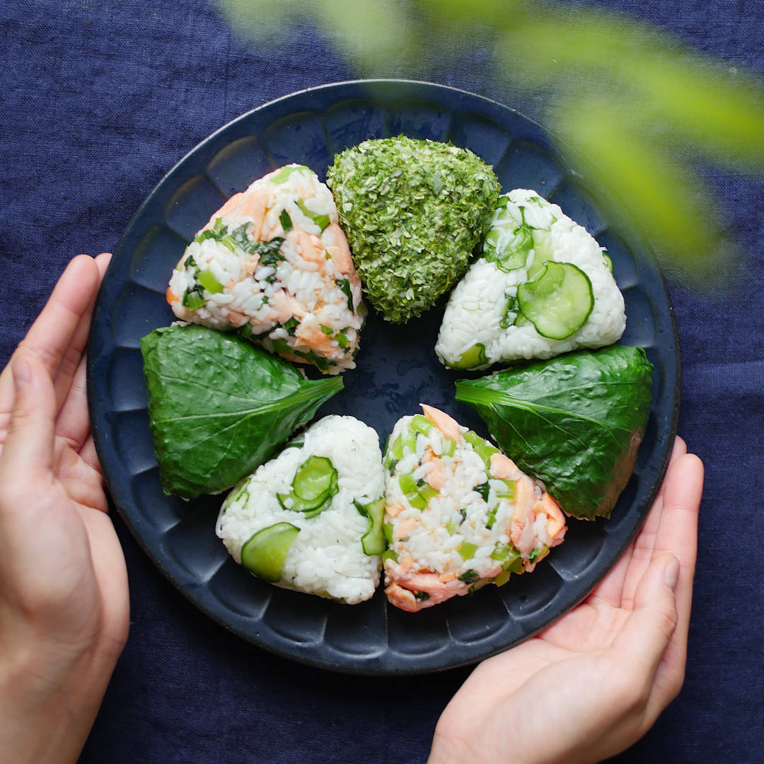 幼児食におすすめのおにぎりレシピ10選！手づかみ食べができて補食にも便利モグモマガジン