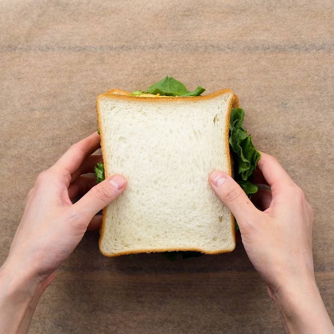 ワックスペーパーで☆沼サン・カレー味の包み方 - micvanyのお弁当記