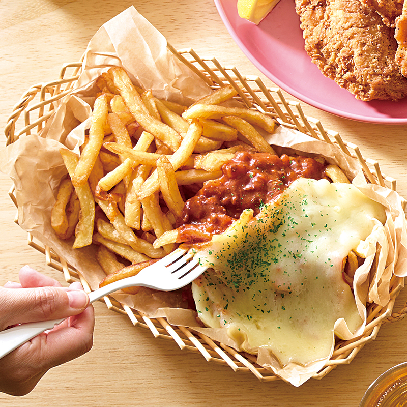 フライドポテトにチーズソースやグレイビーソースをかけて最高のおつまみに♪ - Photo de Memphis, Chiba - Tripadvisor