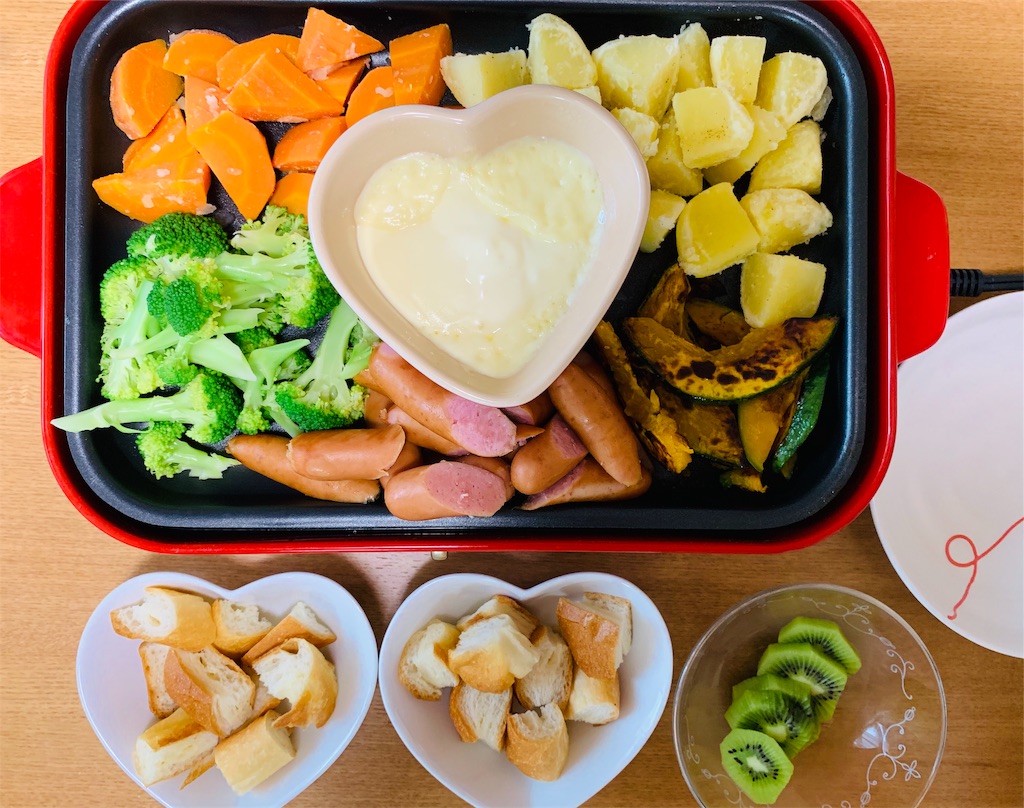 ブルーノのコンパクトホットプレートでチーズフォンデュ！「材料を焼きながら」っていうのが、実にいいじゃないの！めめのいい暮らし.net