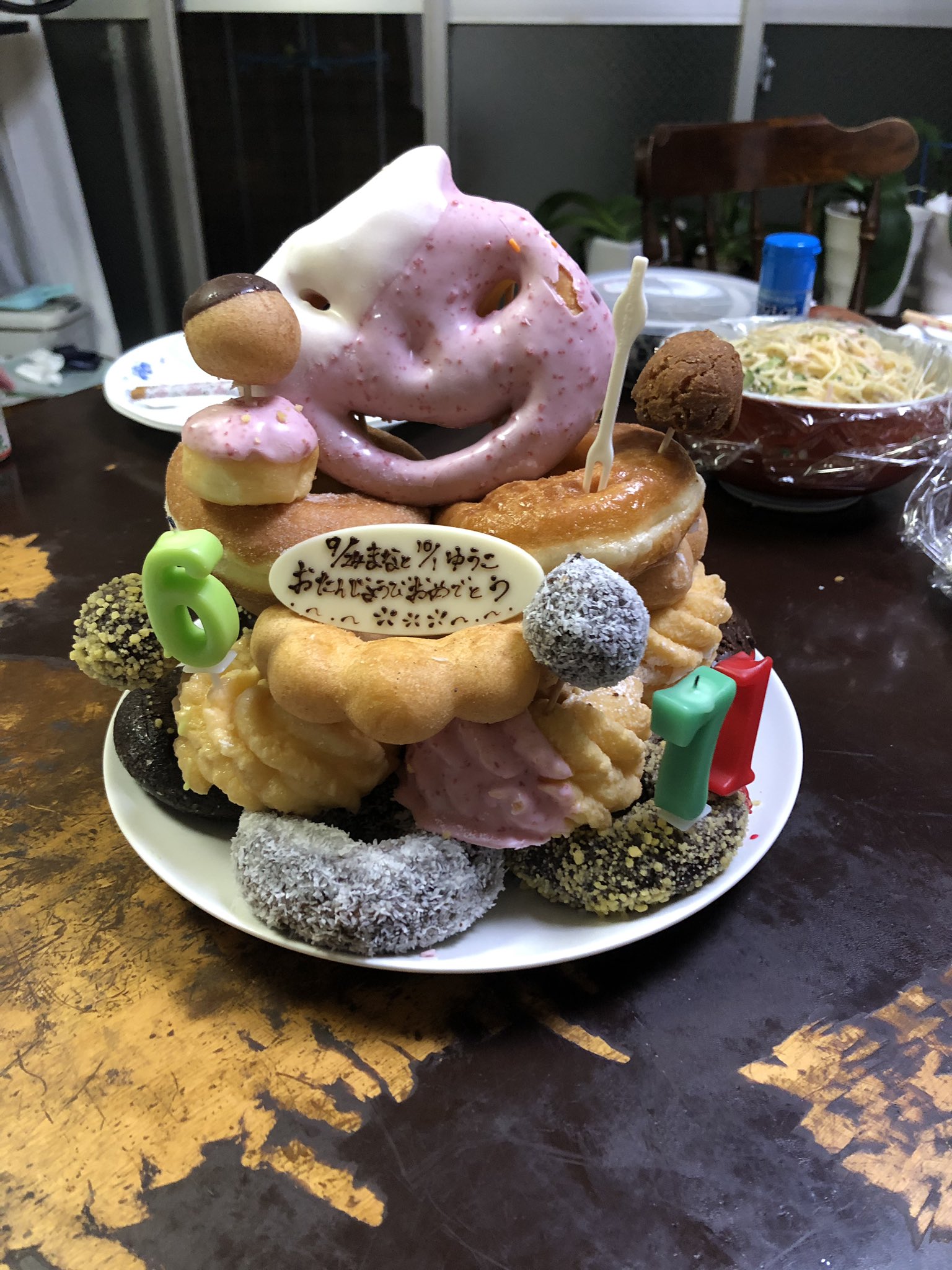 2024.11.07ドーナツタワーもうかれこれ２年程前の次女の誕生日 ど反抗期の真っ最中だった次女 親子共々暗黒期だったあの頃 笑こんな状況で誕生日なんてやってたまるか！！！！ と、当日まで悩みに悩み抜いて「やる」と決めた誕生日 そんなこんなだったので 誕生日