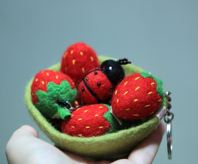 ジーティーエス GTS コースター フェルトコースター イチゴ B10819 単品 1枚 フルーツ 果物 苺 レッド -感動物語ギフトモール店-☆リボンをほどくと溢れる笑顔☆-おしゃれで素敵なプレゼントやギフトにお勧めのブランド雑貨を通販- - プレゼント&ギフトのギフト