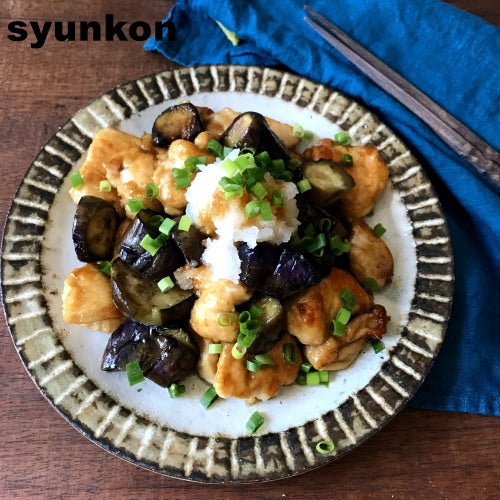 トマト煮はもう一生これでいくと決心した旨さです至高のチキンのトマト煮安いトマト缶が驚くほどコクの深いソースになります残ったソースをパスタに絡めて皿まで舐めたくなる、最高に美味しいトマト煮を是非ご賞味下さい 鶏もも肉350gは塩胡椒ふりオリーブ油大1半