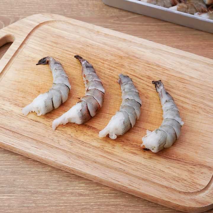 冷凍エビをプリプリに解凍する方法。下処理のコツやおすすめレシピも紹介Shufoo!プラス