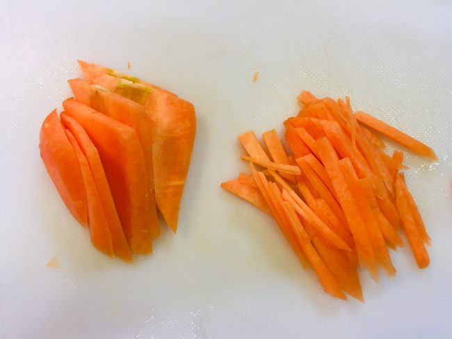 千切りはスライサーがあれば圧倒的に簡単！千切りのコツ 実践動画コジカジ