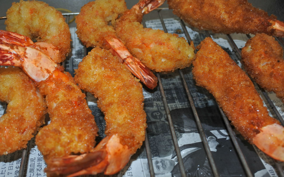 下処理も解説 ピンと真っすぐ!えびフライの作り方。プリッとジューシーに仕上げるプロのコツ三越伊勢丹の食メディアFOODIE フーディー