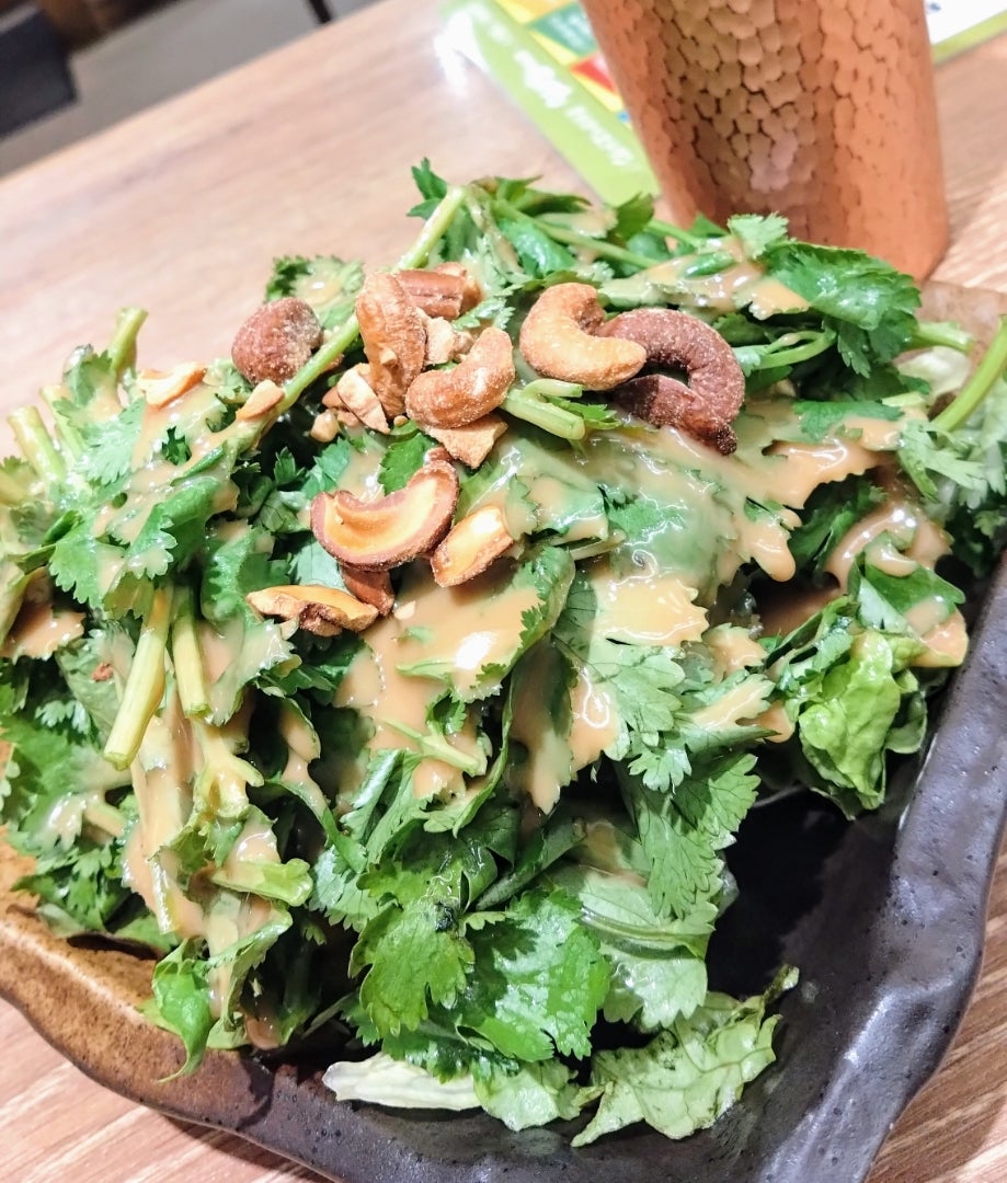 さっぱり自家製ドレッシングで♪パクチーサラダ