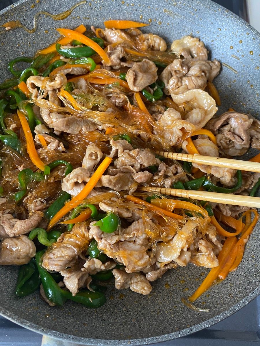 豚こまと彩り野菜のチャプチェ